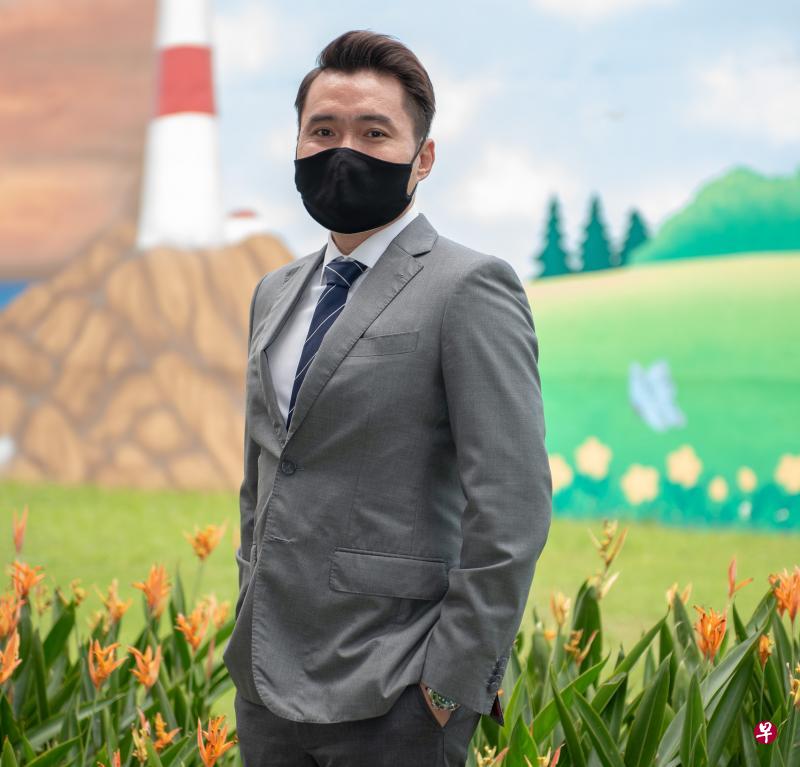 新加坡监狱署今年首次颁发全国青年成就金荣誉奖,首名得奖者是从私会党员更生成为律师的陈道荣,他服刑时也曾获得全国青年成就奖银奖和铜奖。(新加坡监狱署提供) 新加坡监狱署今年首次颁发全国青年成就金荣誉奖,首名得奖者是从私会党员更生成为律师的陈道荣,他服刑时也曾获得全国青年成就奖银奖和铜奖。(新加坡监狱署提供)