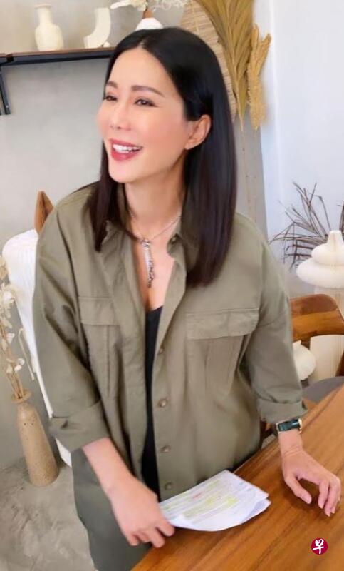 宋怡霏怀孕后连接3广告。 宋怡霏怀孕后连接3广告。