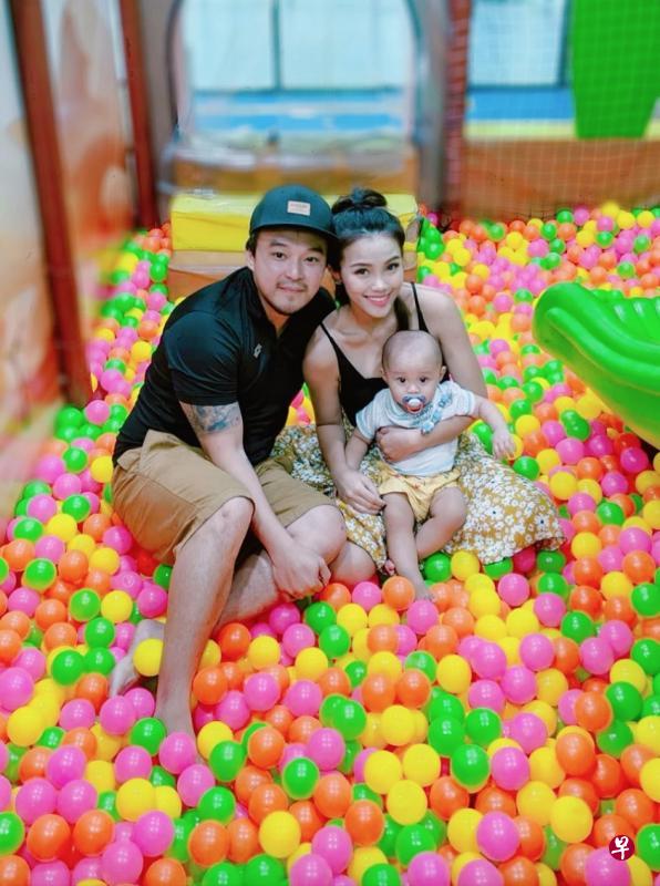 洪赐健一家三口。(互联网) 洪赐健一家三口。(互联网)