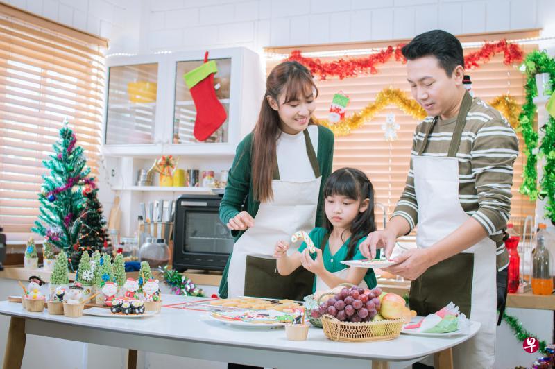 佳节时期准备圣诞聚餐应以陪伴亲友为重，饮食宜适量。（iStock图片）