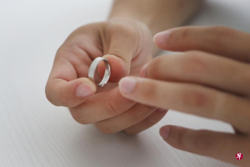 25岁的林春凌因于2017年在家事庭谎称老婆拒绝圆房,申请婚姻无效,抵触刑事法典209节条文,12月22日被判坐牢一周。(档案示意图) 25岁的林春凌因于2017年在家事庭谎称老婆拒绝圆房,申请婚姻无效,抵触刑事法典209节条文,12月22日被判坐牢一周。(档案示意图)