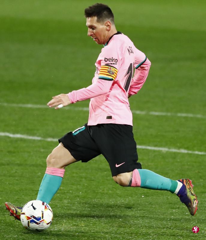 昨天对阵巴利亚多利德,阿根廷球星梅西助巴塞罗那收获第三个进球,取得联赛胜利。(路透社) 昨天对阵巴利亚多利德,阿根廷球星梅西助巴塞罗那收获第三个进球,取得联赛胜利。(路透社)