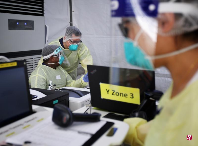 约7万名前线医务人员将在12月31日获得多达一个月的特别花红,以表彰他们在对抗冠病的战役中无私奉献的精神。(档案照片) 约7万名前线医务人员将在12月31日获得多达一个月的特别花红,以表彰他们在对抗冠病的战役中无私奉献的精神。(档案照片)