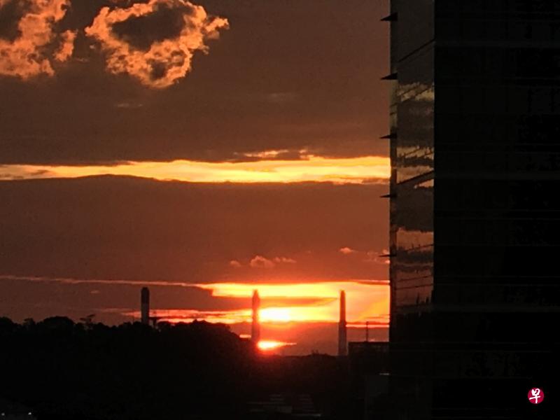 窗外某日夕阳斜晖。(赵琬仪摄) 窗外某日夕阳斜晖。(赵琬仪摄)