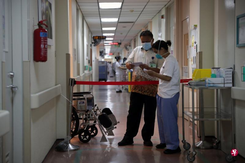 我国后天启动冠病疫苗接种计划,首批医护人员将率先接种。(海峡时报档案照) 我国后天启动冠病疫苗接种计划,首批医护人员将率先接种。(海峡时报档案照)