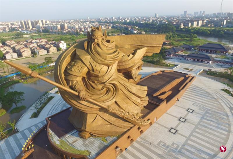 中国湖北省荊州市号称全球最大的关公雕像,据报将搬迁到“点将台”另起炉灶。(互联网) 中国湖北省荊州市号称全球最大的关公雕像,据报将搬迁到“点将台”另起炉灶。(互联网)