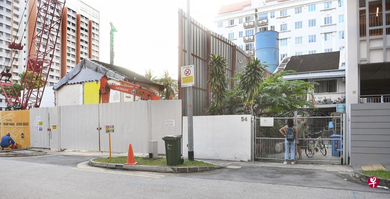 两名钉子户不愿将土地卖给发展商。(蔡振鸿摄) 两名钉子户不愿将土地卖给发展商。(蔡振鸿摄)