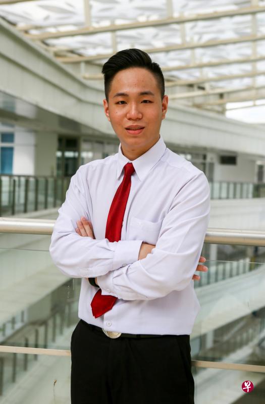 黄靖轩小时候亲睹姑妈染上毒瘾后,性情大变,并与全家人断绝来往,姑妈的经历让他深深意识到毒品对个人和家庭的危害。(王新宇摄) 黄靖轩小时候亲睹姑妈染上毒瘾后,性情大变,并与全家人断绝来往,姑妈的经历让他深深意识到毒品对个人和家庭的危害。(王新宇摄)