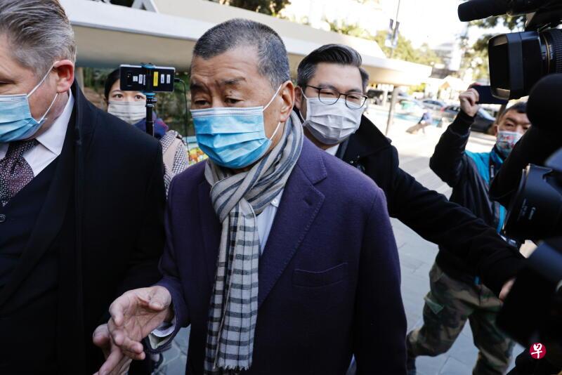 香港终审法院今早开庭处理律政司就黎智英获批保释的上诉申请许可。图为黎智英今早抵达终审法院。(路透社) 香港终审法院今早开庭处理律政司就黎智英获批保释的上诉申请许可。图为黎智英今早抵达终审法院。(路透社)