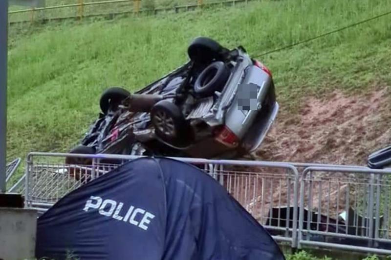 克兰芝快速公路今早发生一起致命车祸,28岁司机当场不治身亡。(取自Singapore Road Accident面簿) 克兰芝快速公路今早发生一起致命车祸,28岁司机当场不治身亡。(取自Singapore Road Accident面簿)