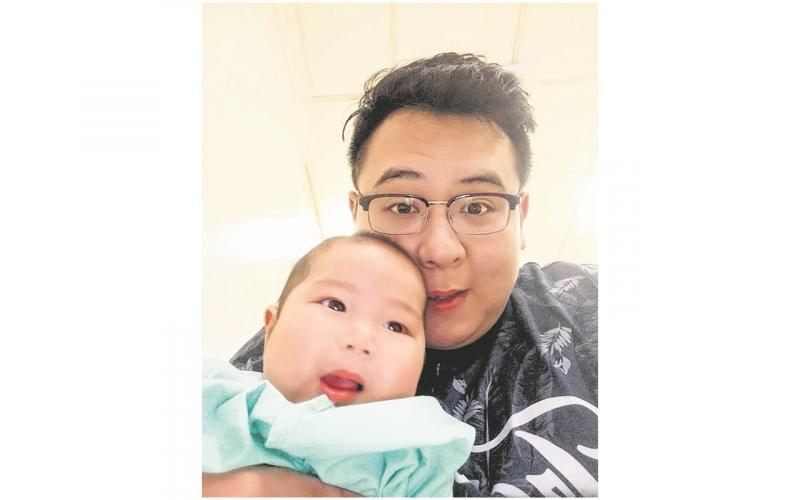 “小勇士”林毅恒生前与父亲林耀明的温馨合照,如今他们已天人永隔。(受访者提供) “小勇士”林毅恒生前与父亲林耀明的温馨合照,如今他们已天人永隔。(受访者提供)