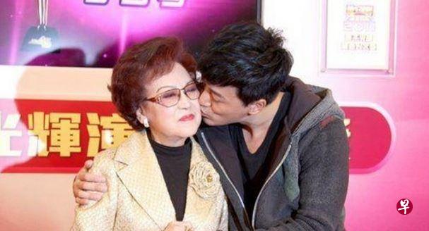 林峰称李香琴为“亲爱的嫲嫲”。(互联网) 林峰称李香琴为“亲爱的嫲嫲”。(互联网)