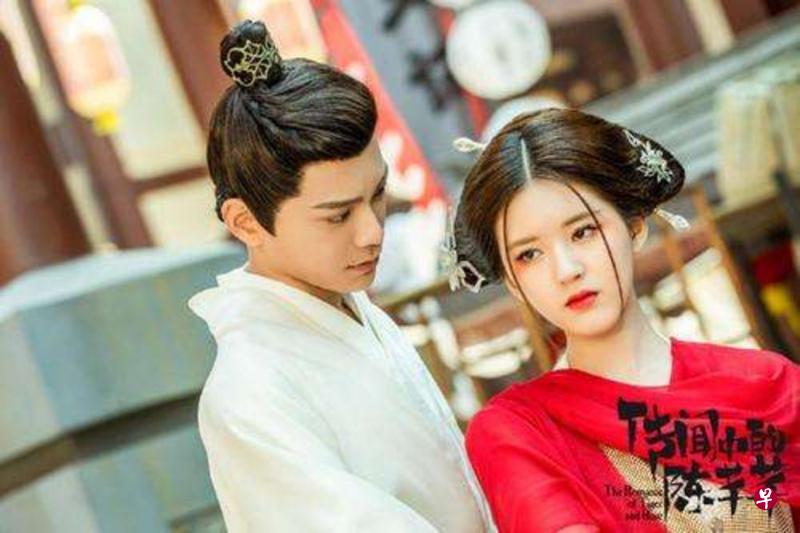 《传闻中的陈芊芊》男女主角丁禹兮(左)和赵露思率先走红。(互联网) 《传闻中的陈芊芊》男女主角丁禹兮(左)和赵露思率先走红。(互联网)