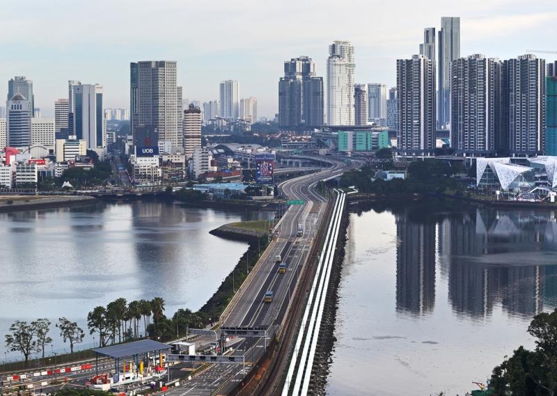 根据原本的规定,PCA只开放给持有新加坡工作证的马国公民,通过公司申请返马,不涵盖新加坡永久居民。(档案照) 根据原本的规定,PCA只开放给持有新加坡工作证的马国公民,通过公司申请返马,不涵盖新加坡永久居民。(档案照)