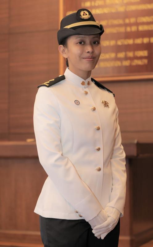 柯倩颖中尉加入殡葬业两年后,决定转换职业跑道,参加民防部队消防队长课程,希望在他人身处危险时能及时伸出援手。(民防部队提供) 柯倩颖中尉加入殡葬业两年后,决定转换职业跑道,参加民防部队消防队长课程,希望在他人身处危险时能及时伸出援手。(民防部队提供)
