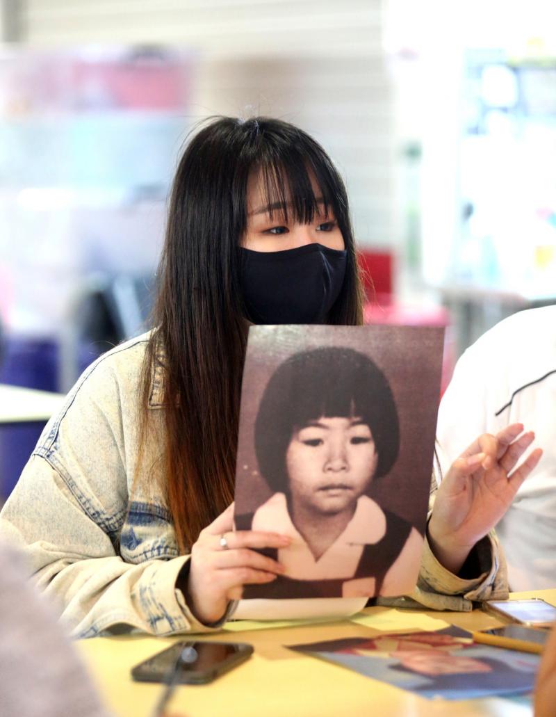 被害人的妹妹林家慧通过非营利组织犯罪图书馆联系《联合早报》,希望透过媒体,呼吁知情人士提供线索。(庄耿闻摄) 被害人的妹妹林家慧通过非营利组织犯罪图书馆联系《联合早报》,希望透过媒体,呼吁知情人士提供线索。(庄耿闻摄)