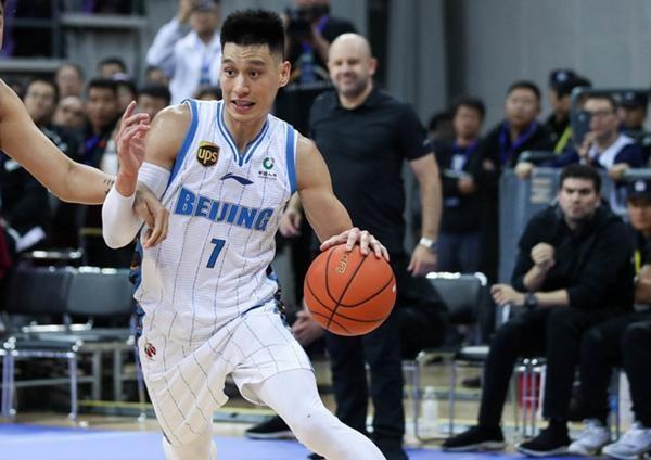 林书豪上赛季首次登陆CBA,为北京首钢打了43场比赛。(互联网) 林书豪上赛季首次登陆CBA,为北京首钢打了43场比赛。(互联网)