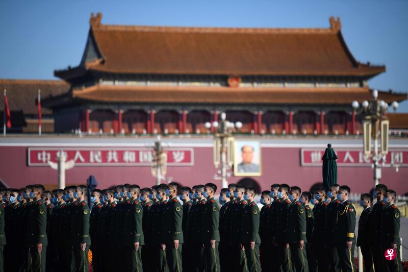 一群武警在北京天安门广场前排练。(法新社) 一群武警在北京天安门广场前排练。(法新社)