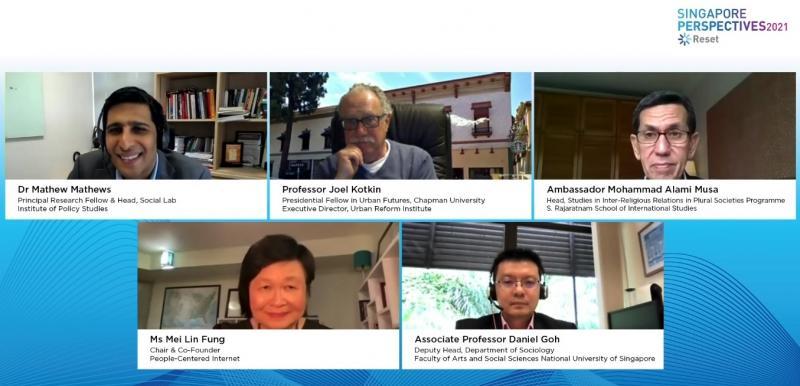 新加坡政策研究所在线上举办的新加坡透视论坛2021研讨会,昨天进行第二天的讨论。美国人口地理学家科特金(上排中)、南大拉惹勒南国际研究学院“多元社会跨宗教关系学”研究生计划主任阿拉米慕沙(上排右)、国大社会学系副主任吴佩松副教授(下排右)以及非营利组织以人为本网络联盟联合创办人冯美玲(下排左)围绕身份认同与凝聚力等社会学课题进行讨论,主持讨论的是政策研究所的马修博士(上排左)。(新加坡透视论坛2021直播平台截屏) 新加坡政策研究所在线上举办的新加坡透视论坛2021研讨会,昨天进行第二天的讨论。美国人口地理学家科特金(上排中)、南大拉惹勒南国际研究学院“多元社会跨宗教关系学”研究生计划主任阿拉米慕沙(上排右)、国大社会学系副主任吴佩松副教授(下排右)以及非营利组织以人为本网络联盟联合创办人冯美玲(下排左)围绕身份认同与凝聚力等社会学课题进行讨论,主持讨论的是政策研究所的马修博士(上排左)。(新加坡透视论坛2021直播平台截屏)