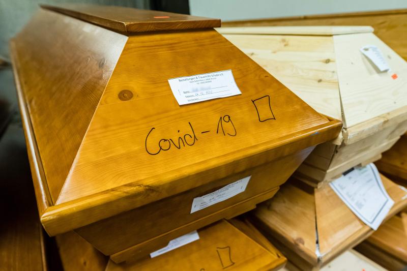 德国周四单日新增1244起冠病死亡病例,创下自疫情暴发以来的新高。(法新社) 德国周四单日新增1244起冠病死亡病例,创下自疫情暴发以来的新高。(法新社)