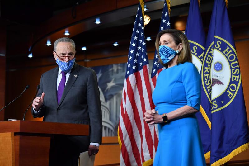 美国众议院议长佩洛西和参议院民主党领袖舒默表示,国会将就当选总统拜登的经济刺激计划展开工作。(法新社)
美国众议院议长佩洛西和参议院民主党领袖舒默表示,国会将就当选总统拜登的经济刺激计划展开工作。(法新社)