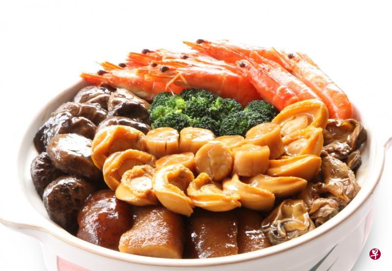 长堤海鲜餐馆的丰盛盆菜“砵满盆满”。(餐馆提供) 长堤海鲜餐馆的丰盛盆菜“砵满盆满”。(餐馆提供)