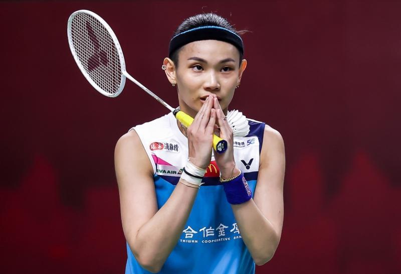 获胜后,戴资颖双手合十答谢比赛官员。(法新社∕泰国羽毛球总会) 获胜后,戴资颖双手合十答谢比赛官员。(法新社∕泰国羽毛球总会)