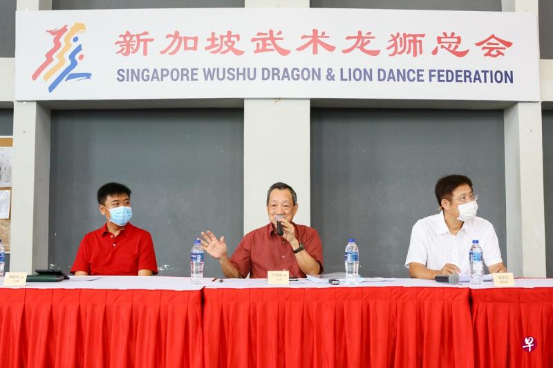 武总会长洪茂诚(中)说,今年的采青相关条例是与当局多次交流和协商后定下的,虽然严格却是必要的。(施策文摄) 武总会长洪茂诚(中)说,今年的采青相关条例是与当局多次交流和协商后定下的,虽然严格却是必要的。(施策文摄)