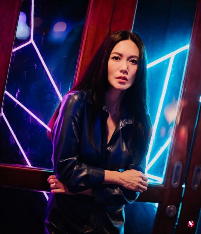 郭妃丽美艳如昔。(图片:Artiste Networks Artiste,Edmund Chew - Coloured Sketch Photography) 郭妃丽美艳如昔。(图片:Artiste Networks Artiste,Edmund Chew - Coloured Sketch Photography)
