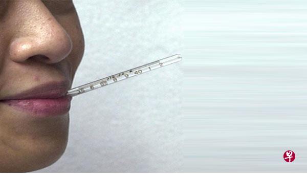 低烧时,只要多盖被子,把汗捂出来,烧就会退了?(档案照) 低烧时,只要多盖被子,把汗捂出来,烧就会退了?(档案照)