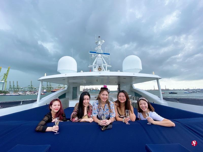 与好友共聚,参加游艇手工坊。(SunOne提供) 与好友共聚,参加游艇手工坊。(SunOne提供)