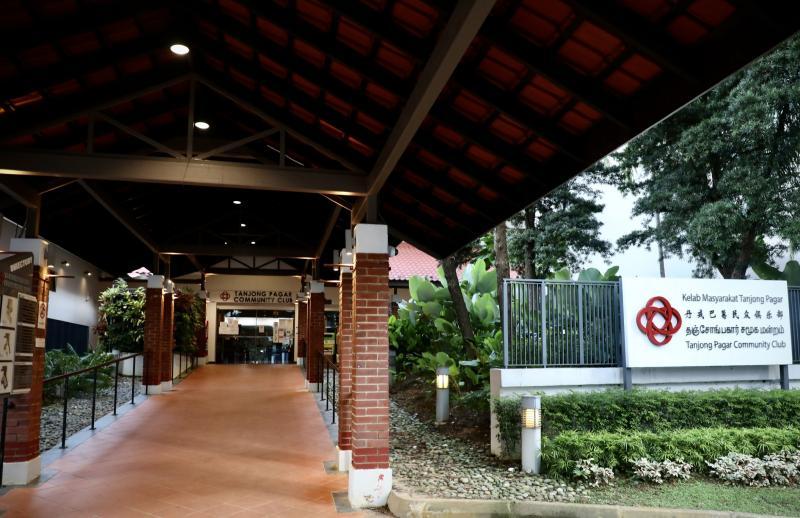 政府将从下月1日起,在德义民众俱乐部和丹戎巴葛民众俱乐部(图)内各设立一家疫苗接种中心,方便区内年长居民接种疫苗。(严宣融摄) 政府将从下月1日起,在德义民众俱乐部和丹戎巴葛民众俱乐部(图)内各设立一家疫苗接种中心,方便区内年长居民接种疫苗。(严宣融摄)