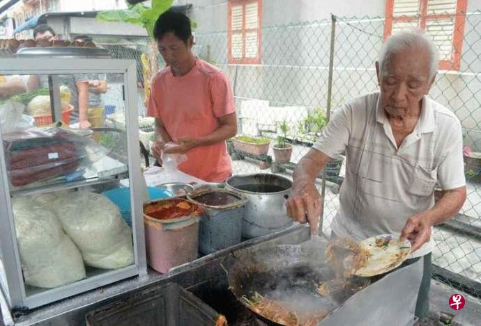 陈水风被外媒冠上“马国谦卑的面条之王”美名。(南洋商报) 陈水风被外媒冠上“马国谦卑的面条之王”美名。(南洋商报)