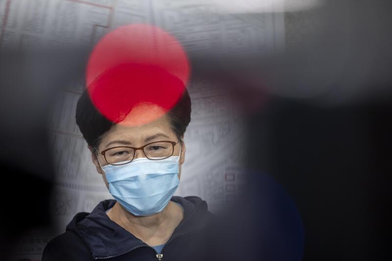 香港特首林郑月娥上周六到佐敦视察后接受媒体访问。(彭博社) 香港特首林郑月娥上周六到佐敦视察后接受媒体访问。(彭博社)