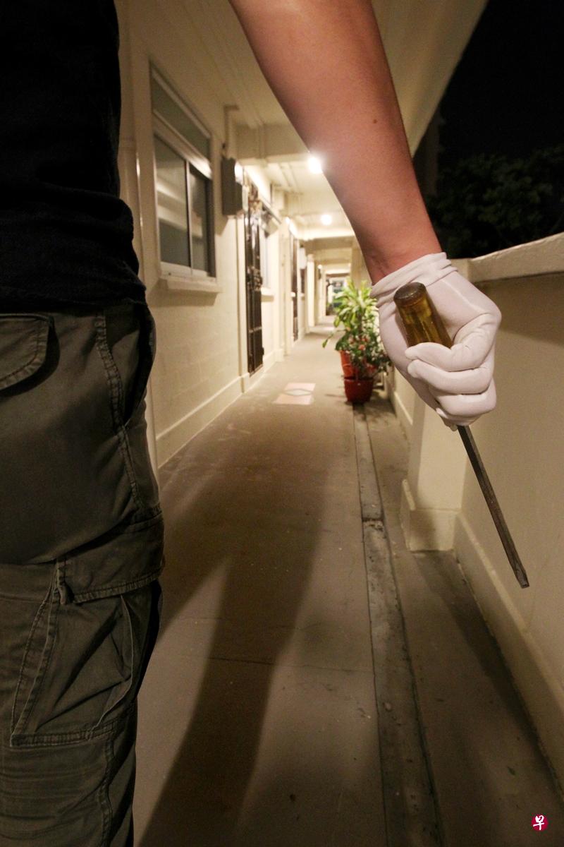 被告持螺丝起子在组屋附近埋伏。(档案示意图) 被告持螺丝起子在组屋附近埋伏。(档案示意图)