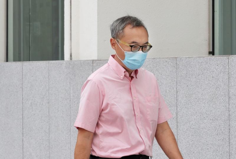国大副教授陈国强面对32项伪造文书以及5项欺骗的罪名。(海峡时报) 国大副教授陈国强面对32项伪造文书以及5项欺骗的罪名。(海峡时报)