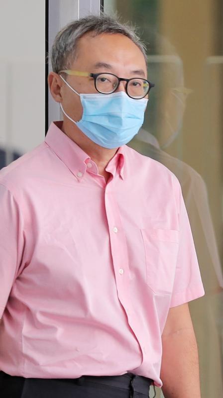 新加坡国立大学工程学院电机与电脑工程系前教授陈国强,涉嫌骗走逾10万元研究经费,昨天被控上法庭。(海峡时报) 新加坡国立大学工程学院电机与电脑工程系前教授陈国强,涉嫌骗走逾10万元研究经费,昨天被控上法庭。(海峡时报)