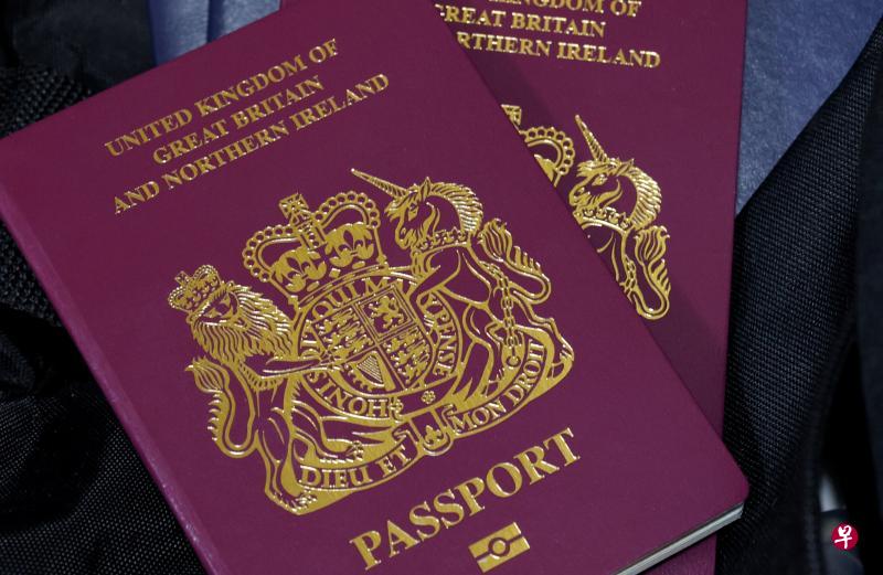 在英国针对持有BNO护照港人实施新的签证与入籍政策前夕,中国政府宣布将不再承认港人以BNO护照作为旅行证件和身份证明。(路透社资料图) 在英国针对持有BNO护照港人实施新的签证与入籍政策前夕,中国政府宣布将不再承认港人以BNO护照作为旅行证件和身份证明。(路透社资料图)