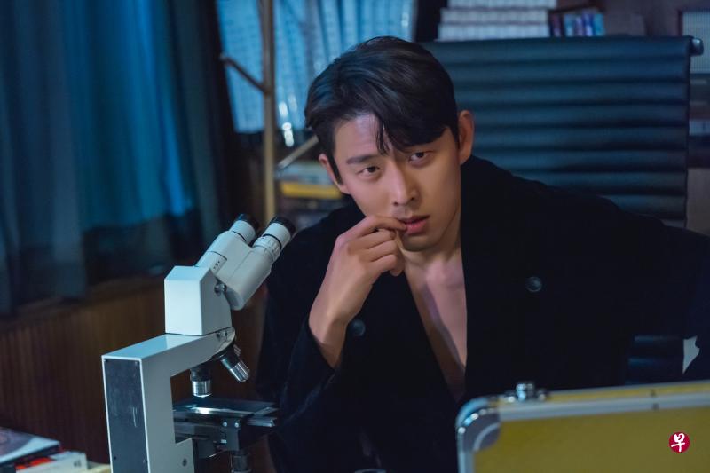 高俊的性感熟男魅力圈粉不少。 高俊的性感熟男魅力圈粉不少。