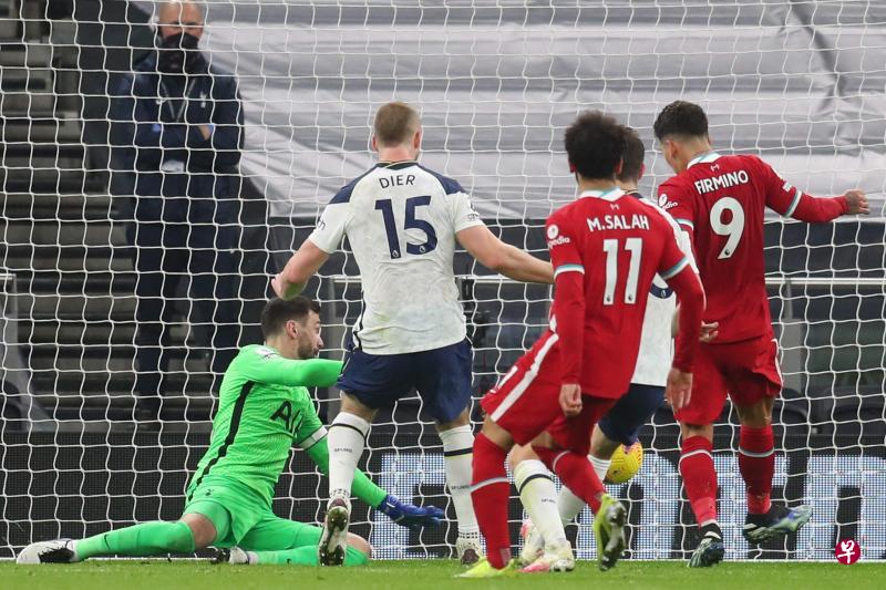 菲尔米诺(9号)的近距离推射为红军拔下头筹。(法新社) 菲尔米诺(9号)的近距离推射为红军拔下头筹。(法新社)