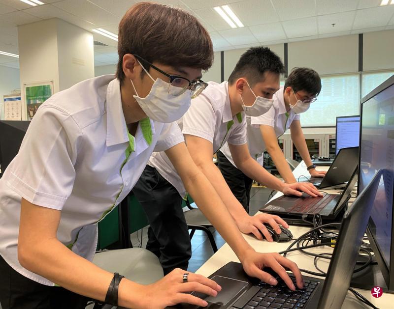 工艺教育学院的学生原本也有在课堂上进行网络安全实战训练,不过新打造的网络安全卓越中心,实战训练内容将更全部即时,增强对学生的职场培训。(工艺教育学院提供) 工艺教育学院的学生原本也有在课堂上进行网络安全实战训练,不过新打造的网络安全卓越中心,实战训练内容将更全部即时,增强对学生的职场培训。(工艺教育学院提供)