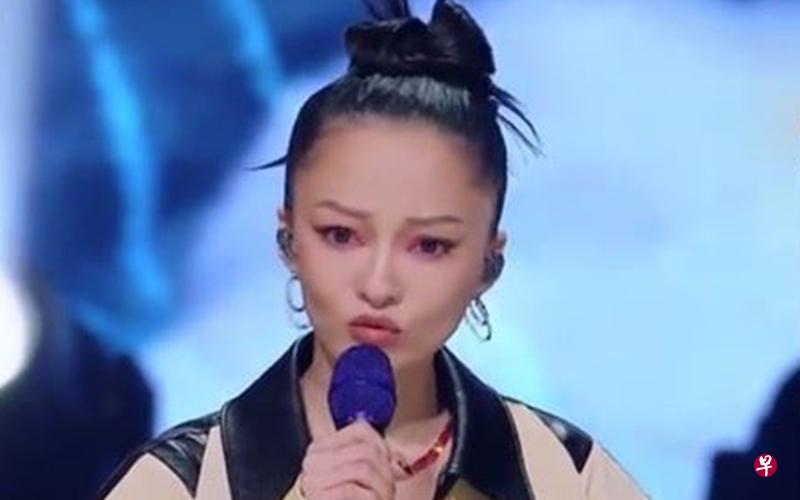 网友猜测张韶涵提起的往事,是她当年遭爸妈控诉弃养一事。(互联网) 网友猜测张韶涵提起的往事,是她当年遭爸妈控诉弃养一事。(互联网)