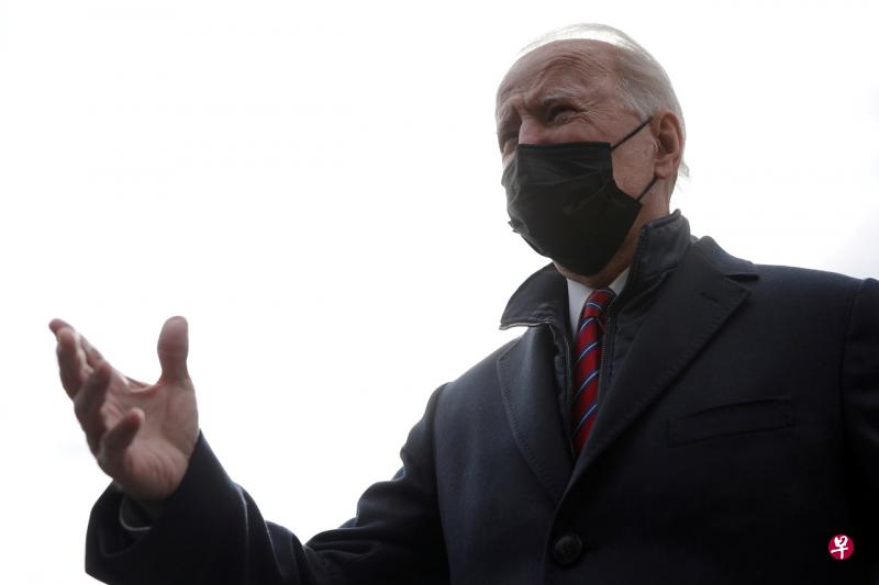 拜登说:“过去10年,美国基于缅甸在民主进程方面的进步,取消对它的制裁。这种进展的逆转促使我们必须立刻审查我们的制裁法律法规,然后采取适当的行动。”(路透社) 拜登说:“过去10年,美国基于缅甸在民主进程方面的进步,取消对它的制裁。这种进展的逆转促使我们必须立刻审查我们的制裁法律法规,然后采取适当的行动。”(路透社)