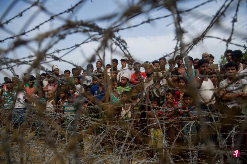 2017年缅甸军方向若开邦的罗兴亚人实施镇压,导致大量罗兴亚人逃到邻国孟加拉境内。至今在孟加拉滞留的罗兴亚人超过70万人。(法新社) 2017年缅甸军方向若开邦的罗兴亚人实施镇压,导致大量罗兴亚人逃到邻国孟加拉境内。至今在孟加拉滞留的罗兴亚人超过70万人。(法新社)