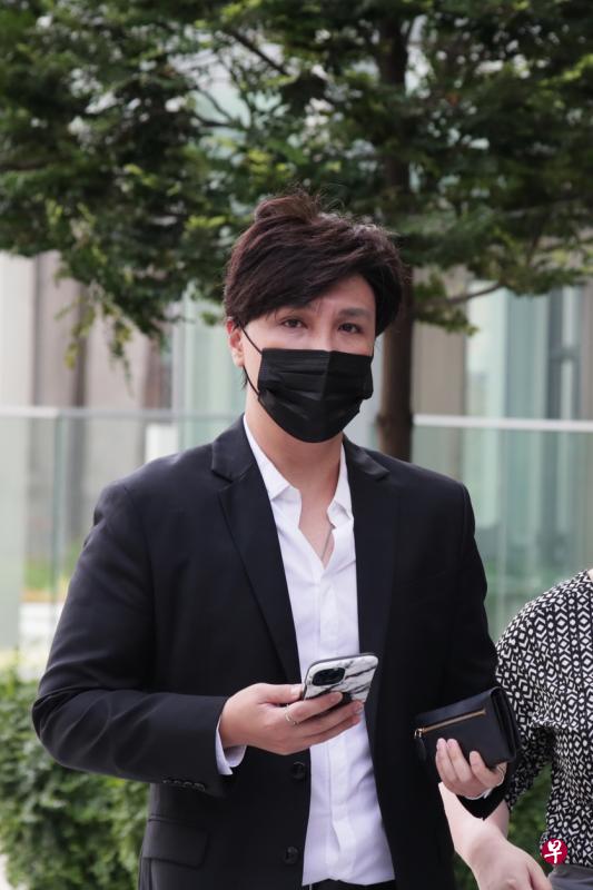 心理医生指“明星律师”萧丁明曾在视频曝光后陷入抑郁,吃下过量的镇定剂,企图自杀。(海峡时报) 心理医生指“明星律师”萧丁明曾在视频曝光后陷入抑郁,吃下过量的镇定剂,企图自杀。(海峡时报)