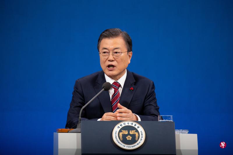 韩国总统文在寅于周四(2月4日)上午与美国总统拜登通电话,这将是拜登1月20日就任以来,美韩两国领导人首次通话。(路透社) 韩国总统文在寅于周四(2月4日)上午与美国总统拜登通电话,这将是拜登1月20日就任以来,美韩两国领导人首次通话。(路透社)