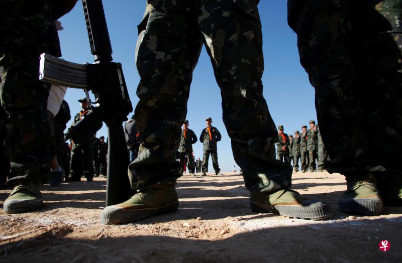 缅甸总统温敏和国务资政翁山淑枝被军方扣押,缅甸军方称权力已移交给国防军总司令敏昂莱,该国实施为期一年的紧急状态。(路透社) 缅甸总统温敏和国务资政翁山淑枝被军方扣押,缅甸军方称权力已移交给国防军总司令敏昂莱,该国实施为期一年的紧急状态。(路透社)