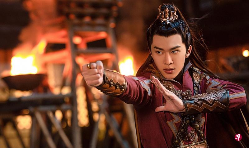 范丞丞出道短短三年接连拍了三部剧,《灵域》是完全不在姐姐范冰冰帮忙下接拍。(互联网) 范丞丞出道短短三年接连拍了三部剧,《灵域》是完全不在姐姐范冰冰帮忙下接拍。(互联网)