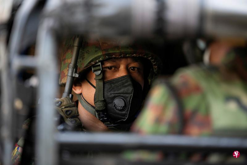 拜登说:“缅甸军方应该放弃夺权,释放被他们拘留的维权与民运人士及政府官员,解除对通信网络的封锁,并避免暴力行动。”(路透社) 拜登说:“缅甸军方应该放弃夺权,释放被他们拘留的维权与民运人士及政府官员,解除对通信网络的封锁,并避免暴力行动。”(路透社)