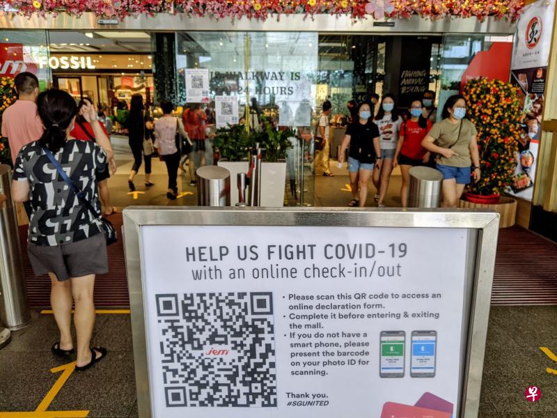 我国采取SafeEntry访客登记系统等多项安全管理措施保护民众的安全,使新加坡在东南亚知识阶层中被推举为在本区域展现最大抗疫领导力的亚细安国家。(档案照片) 我国采取SafeEntry访客登记系统等多项安全管理措施保护民众的安全,使新加坡在东南亚知识阶层中被推举为在本区域展现最大抗疫领导力的亚细安国家。(档案照片)